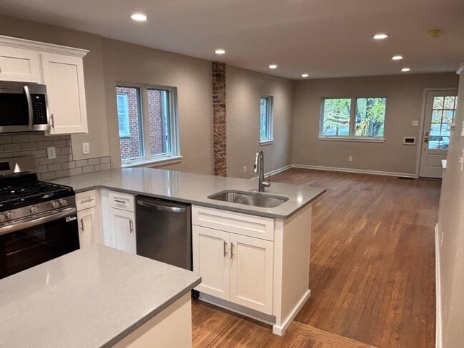 Foto del edificio - 1471 Ashland Ave