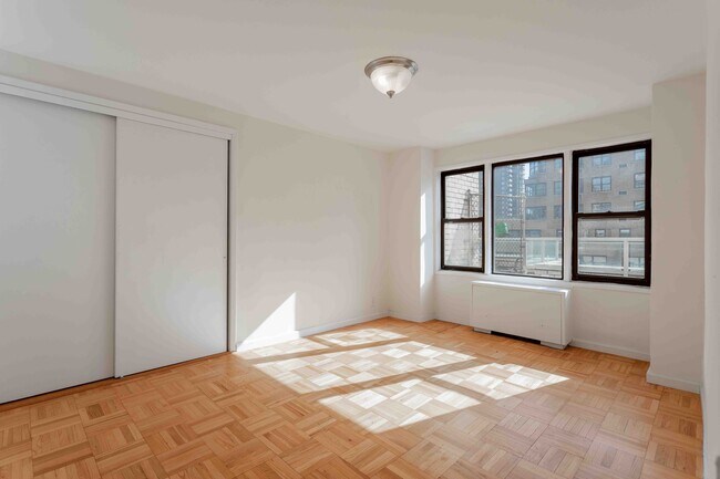 Foto del edificio - 355 E 72nd St
