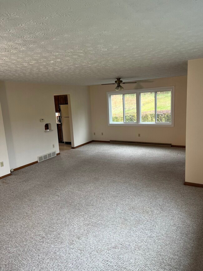 Building Photo - 889 Ivy Ave