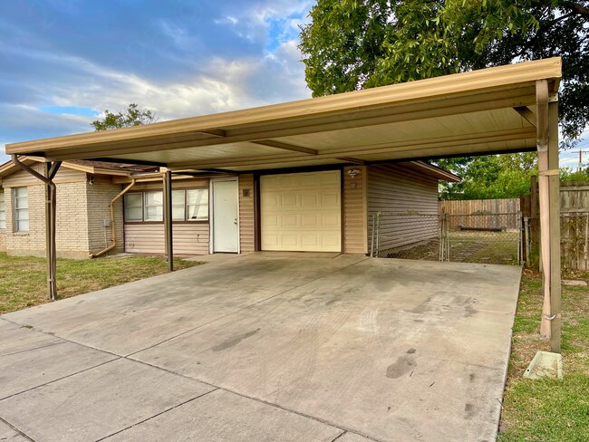 Building Photo - 4539 Eisenhauer Rd