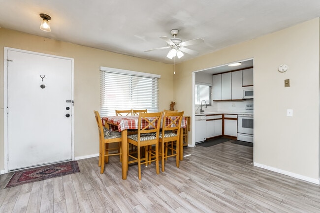 Building Photo - 2530 Clairemont Dr