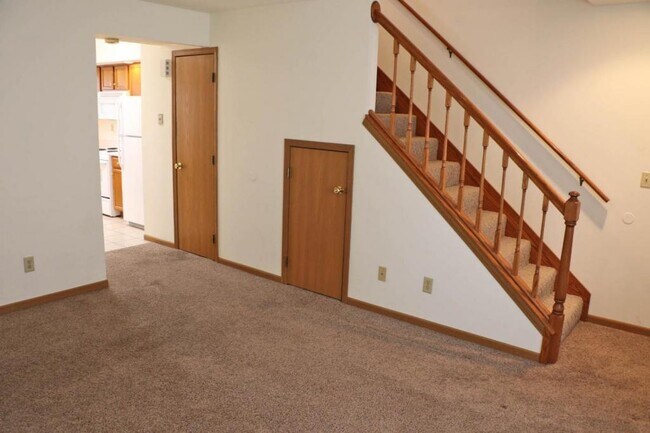 Building Photo - 32 Brook Run Ct
