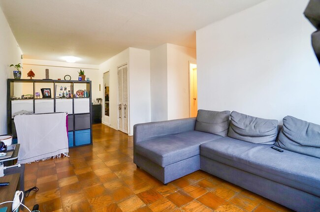 Building Photo - 201 St Pauls Ave