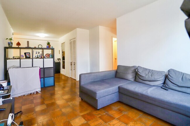 Building Photo - 201 St Pauls Ave