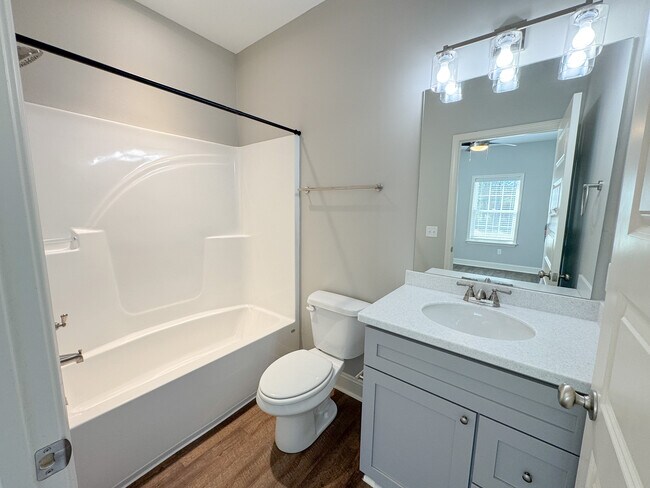 Foto del edificio - 233 Firefly Ln