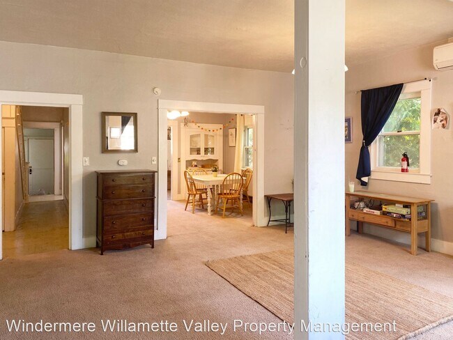Foto del edificio - 5 br, 2 bath House - 2880 NW Lincoln Ave