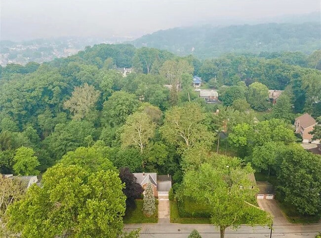Building Photo - 136 Riverview Ter