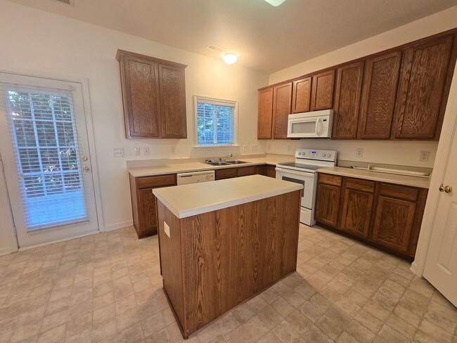 Foto del edificio - $250 Off 1 Month if leased by 12/25/25