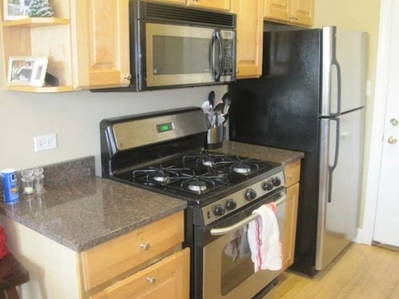 Building Photo - 611 1/2 W Arlington Pl