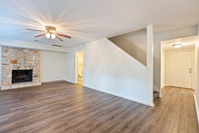 Foto del edificio - Homey Comfort with Spacious Yard in North Austin