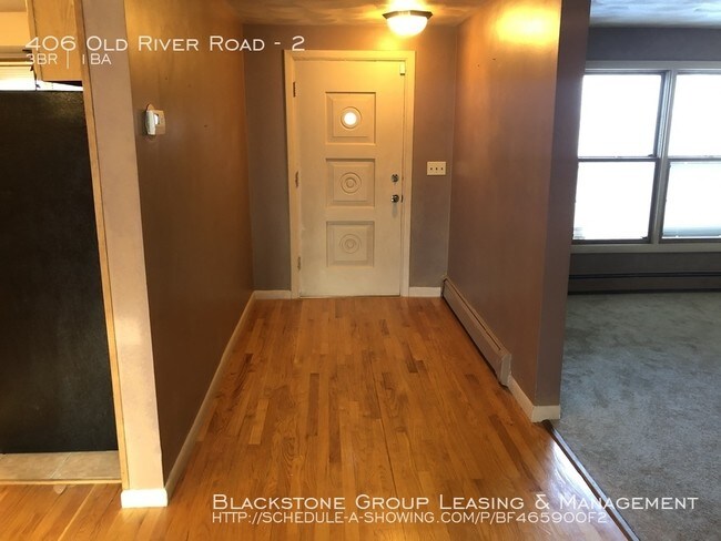 Foto del edificio - 404-406 Old River Road