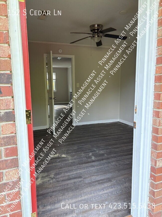 Foto del edificio - 152 S Cedar Ln