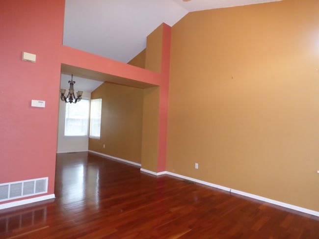 Building Photo - Fabulous Highlands Ranch Home!
