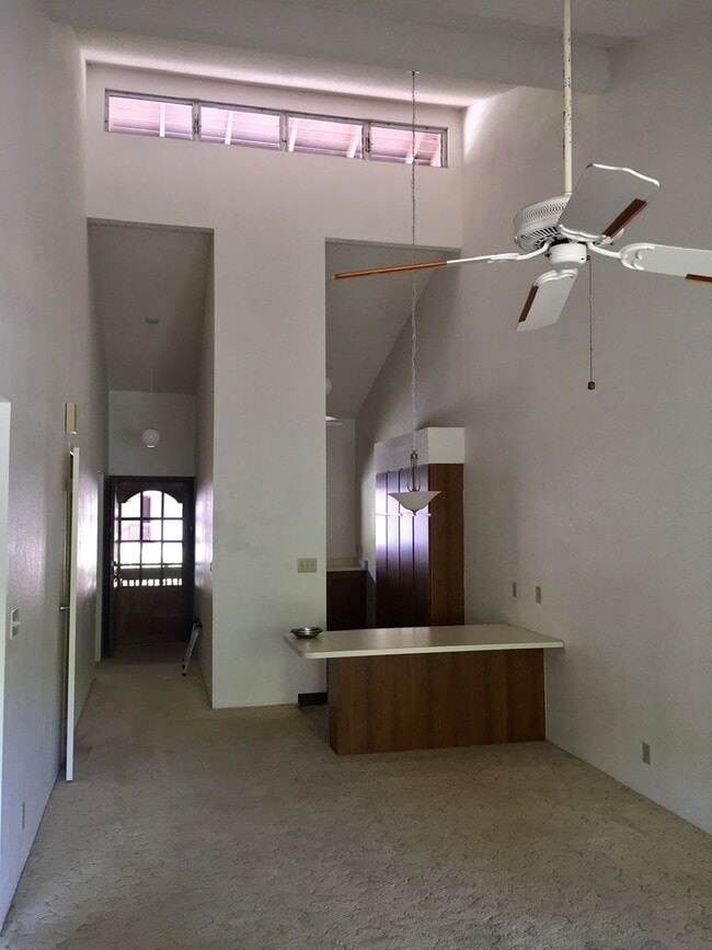 Building Photo - Newtown Meadows 10B2