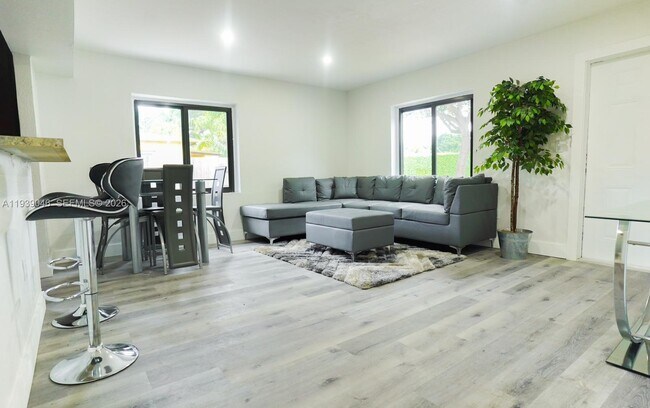 Foto del edificio - 13890 NW 5th Ave