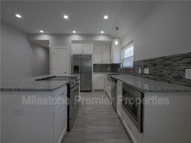 Building Photo - 605 E Carter St