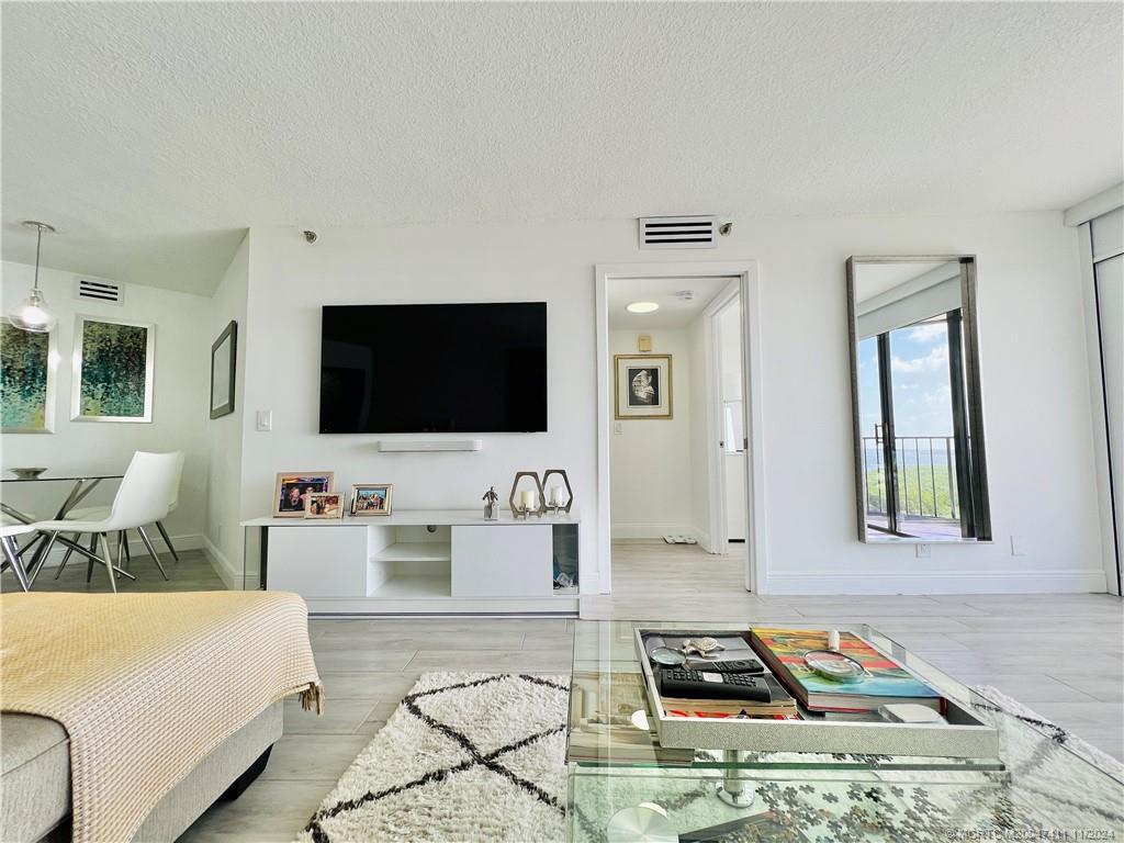 Primary Photo - 9650 S Ocean Dr