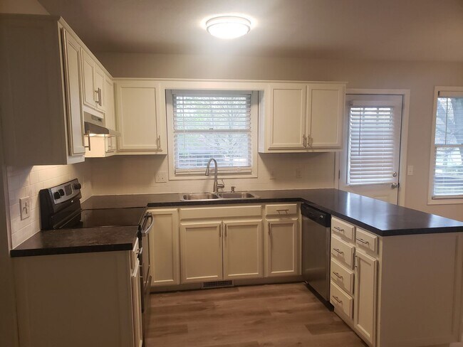 Foto del edificio - Kickapoo High District w/ Walk-In-Closet