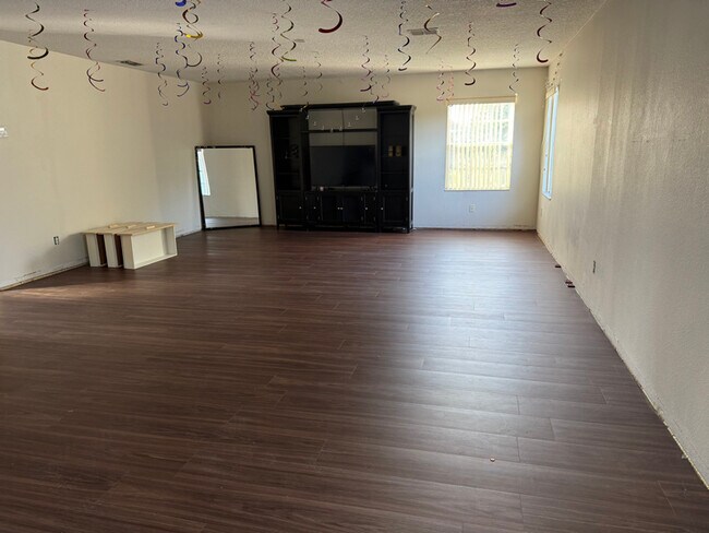 Foto del edificio - 6530 Lake Pembroke Pl