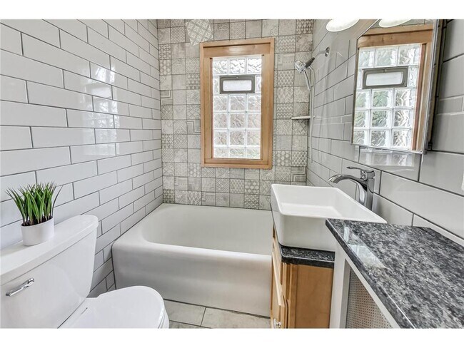 Building Photo - 1115 Albemarle St