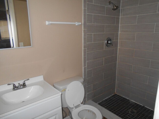 Foto del edificio - Three bedroom two bath - North Lakeland