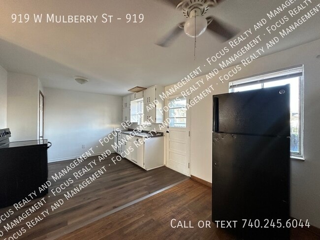 Building Photo - 919 W Mulberry St