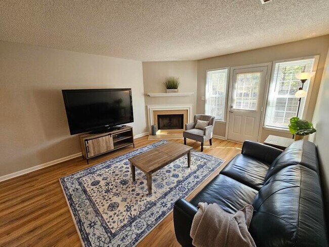 Building Photo - Furnished Mid term Rental