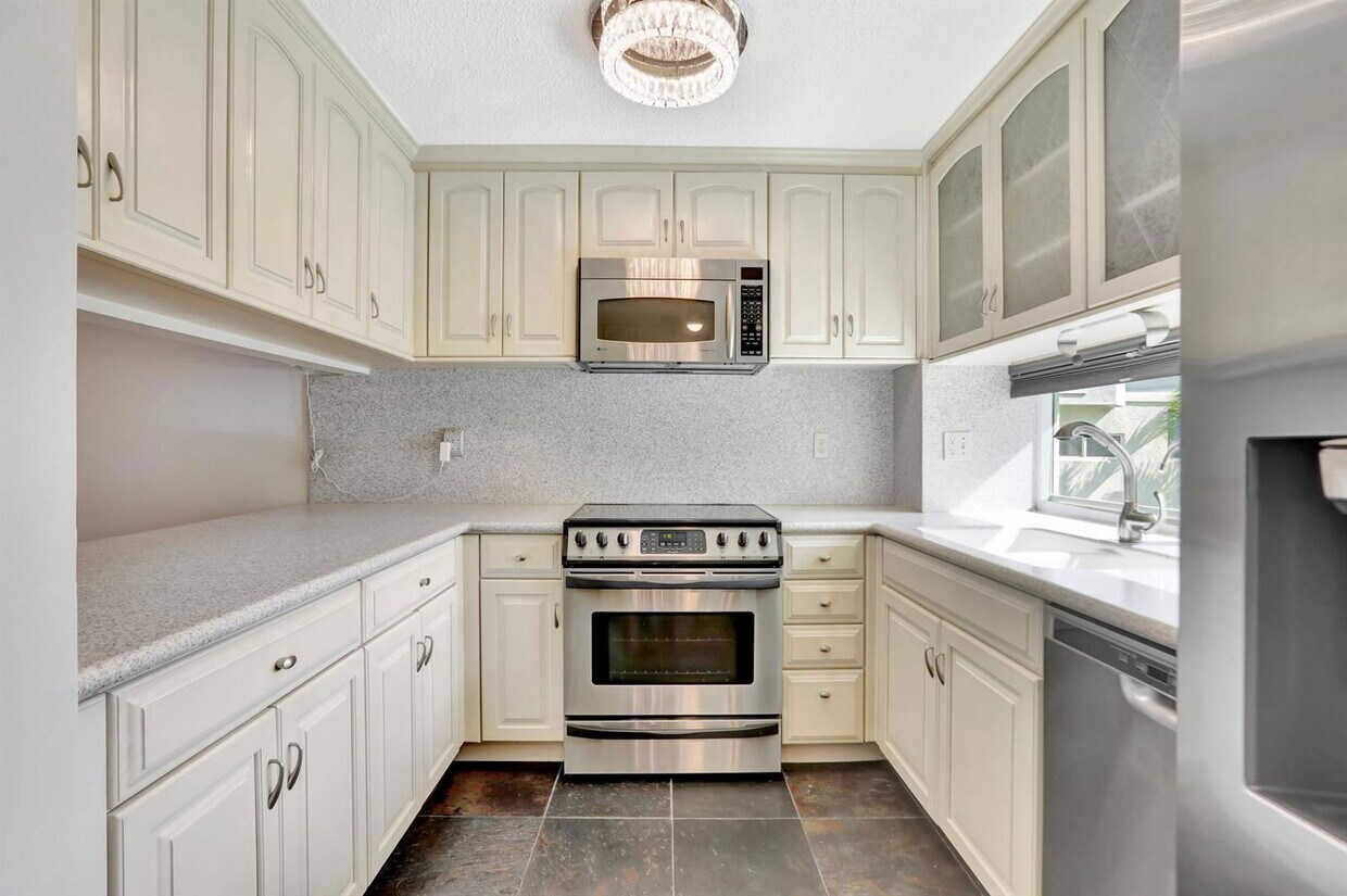 Foto principal - 884 SE 19th Ave
