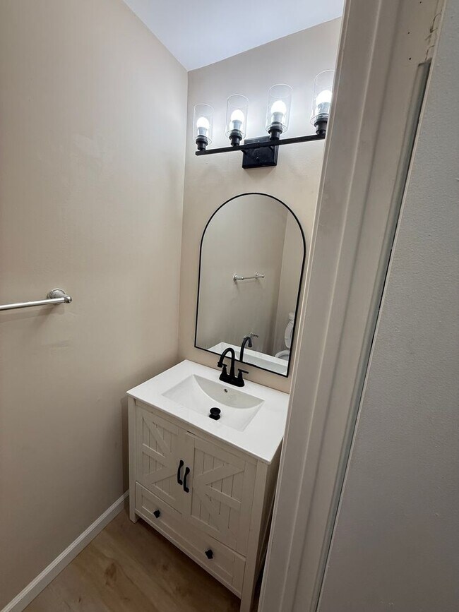 Foto del edificio - 100 Shawnee Pl