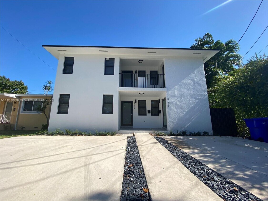 Foto principal - 3626 SW 16th St