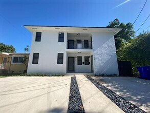 Building Photo - 3626 SW 16th St