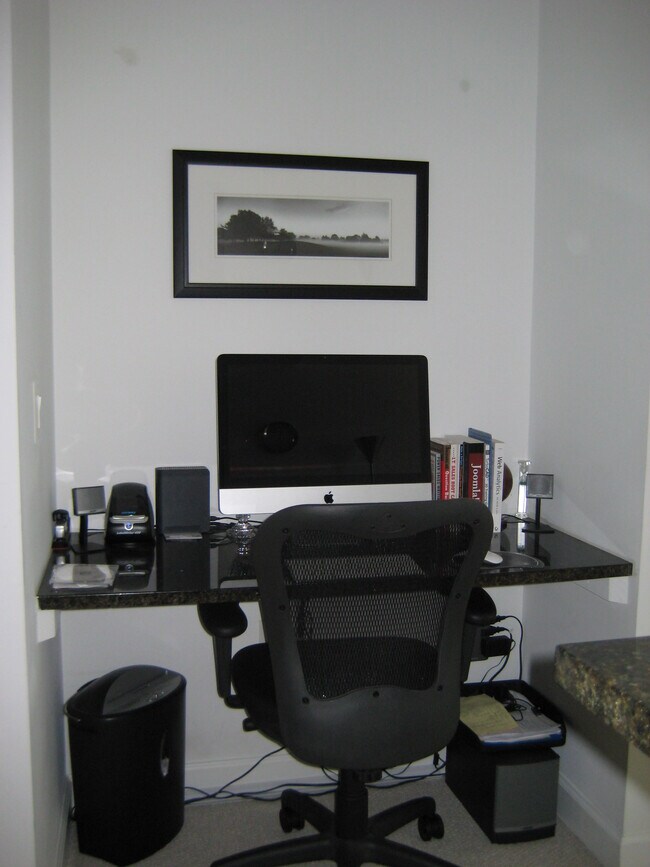 Foto del edificio - 8191 Strawberry Ln