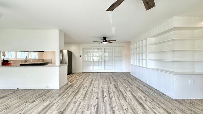 Building Photo - 2340 University Ave