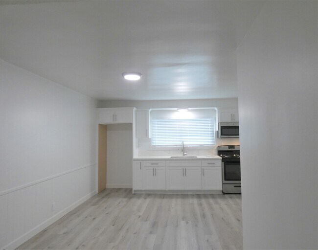 Building Photo - 3935 W 108th St