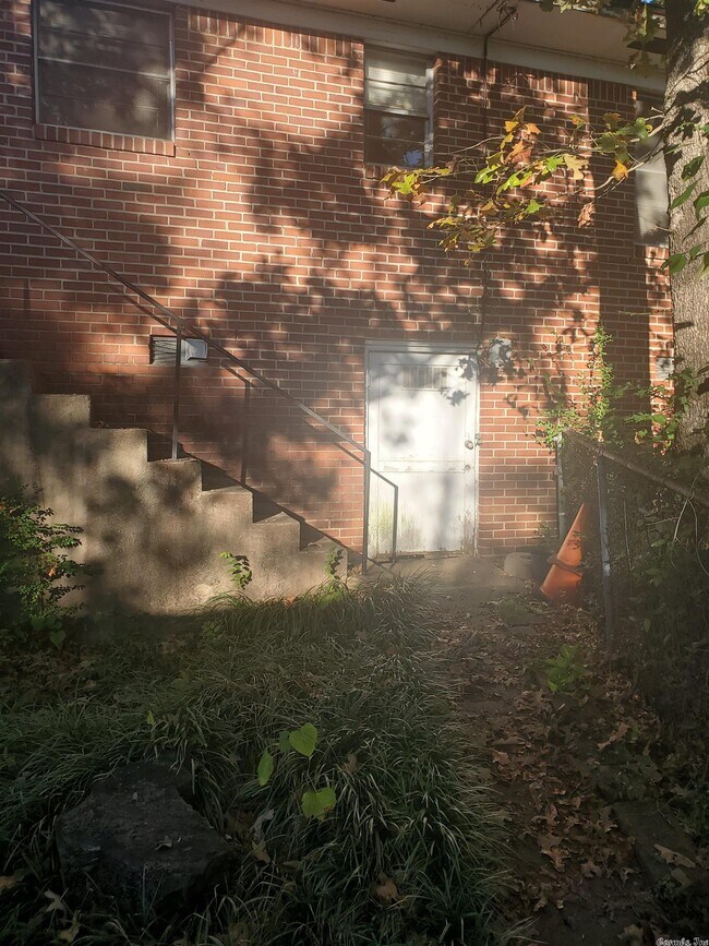 Building Photo - 215 N Pierce St