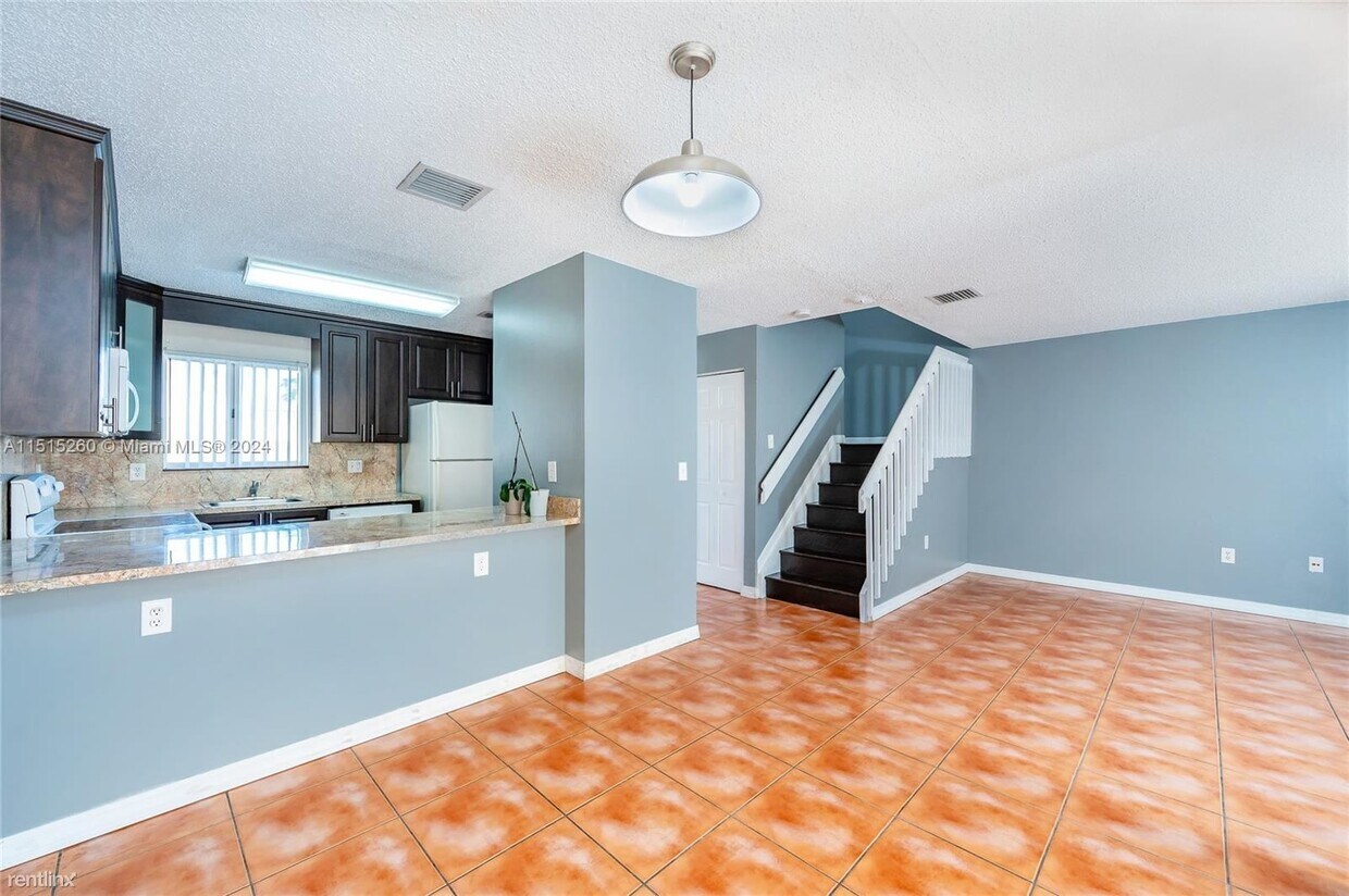 Primary Photo - 3 br, 2.5 bath House - 6235 Kendale Lakes ...