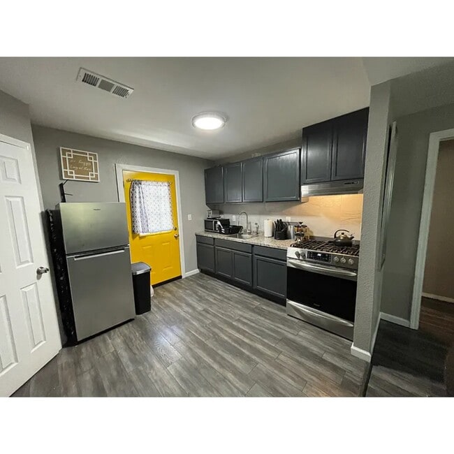 +1 (415) 203-6884 - 1701 S Monroe St