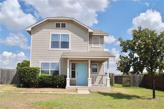 Building Photo - 2408 Bluffstone Dr