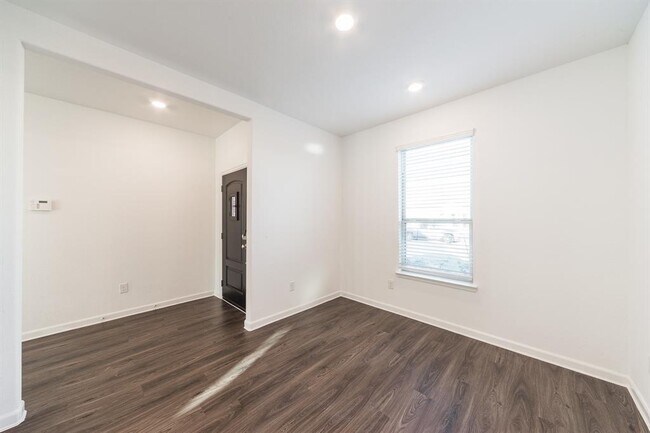 Building Photo - 3731 Butterfly Breeze Ln