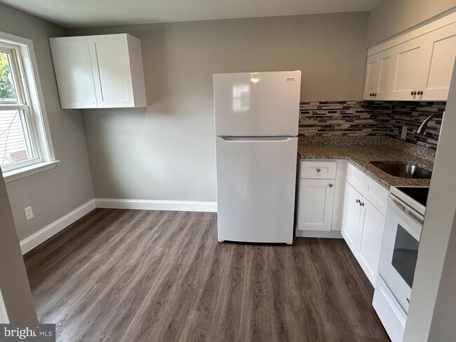 Building Photo - 2625-2627-2627 Parkside Terrace