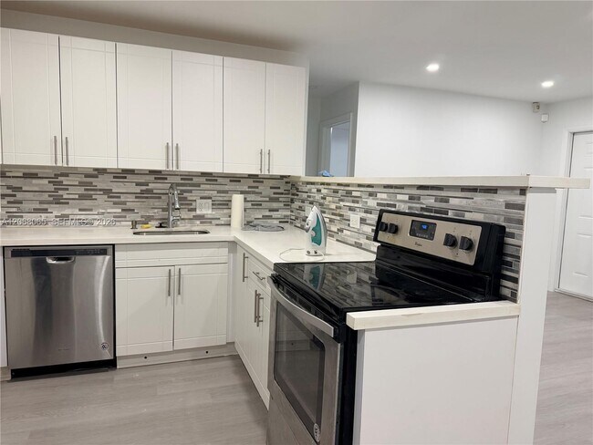 Building Photo - 650 SW 55th Ave