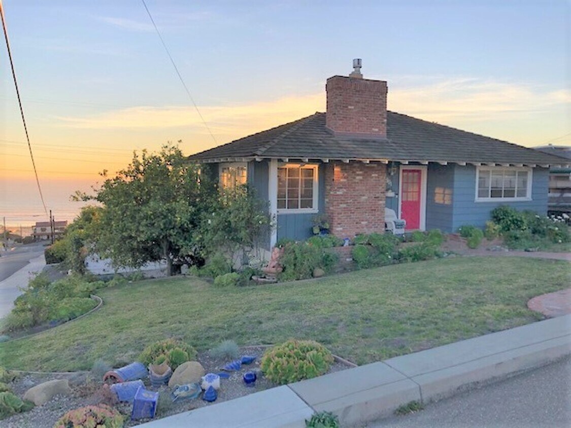 Primary Photo - Sweeping Ocean Views from this Pismo Heigh...