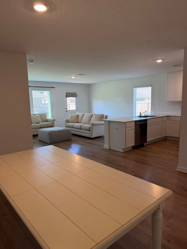 Building Photo - 16933 Valencia Way