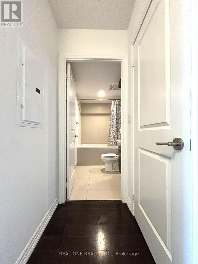 Building Photo - 386 Yonge St