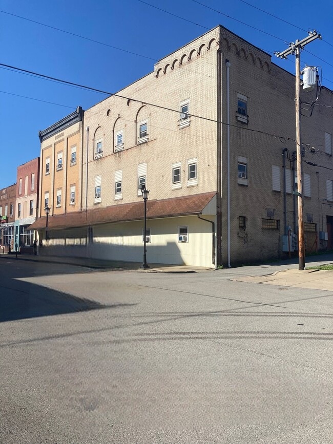 Building Photo - 131 Wood St