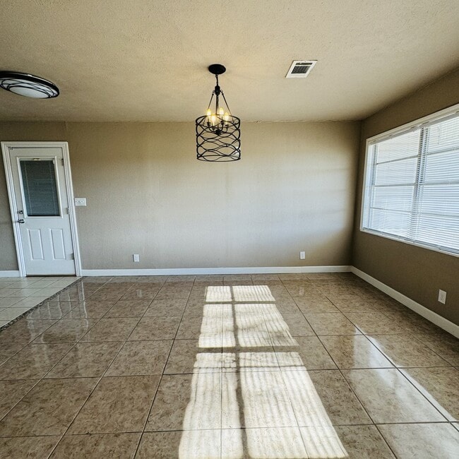 Building Photo - 5569 Sonnier Ln