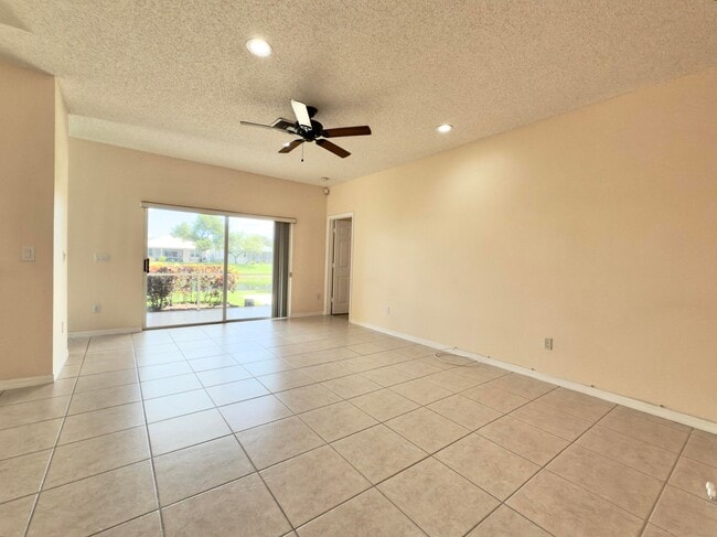 Building Photo - 10860 Fillmore Dr
