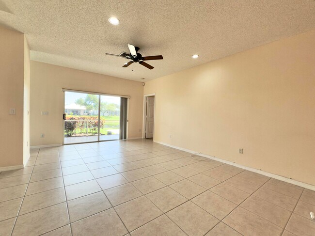Foto del edificio - 10860 Fillmore Dr
