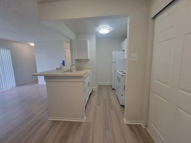 Foto del edificio - 3811 Bowline Cir