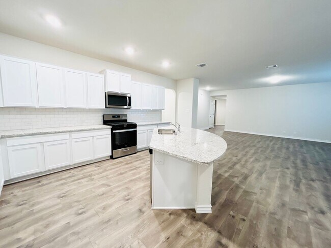 Foto del edificio - Beautiful 4-Bedroom Home in Riverstone at Westpointe Community!